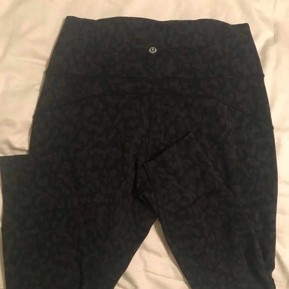 LuluLemons- IN MOVEMENT TIGHT 25" *EVERLUX - Picture 5 of 9